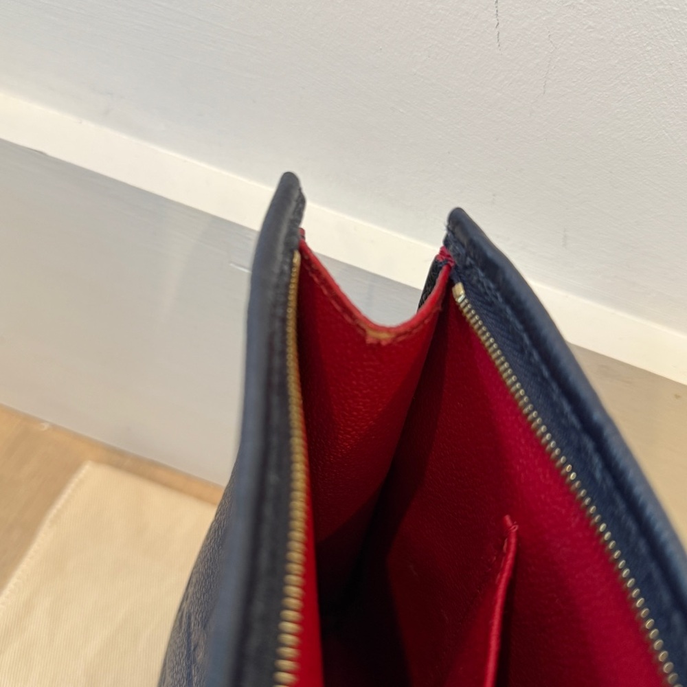 Louis Vuitton Pochette Toilette 26 - Monogram Empriente in Marine - Picture 10 of 11